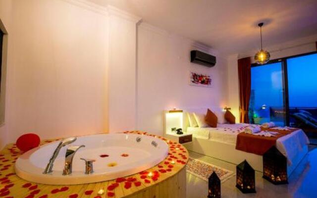 Villa Efe by Akdenizvillam