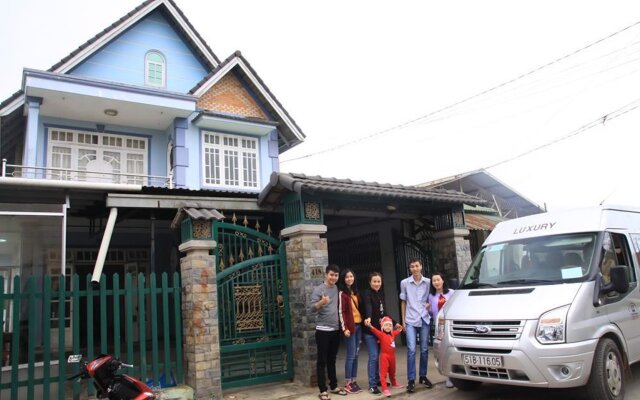 Vivian'S House