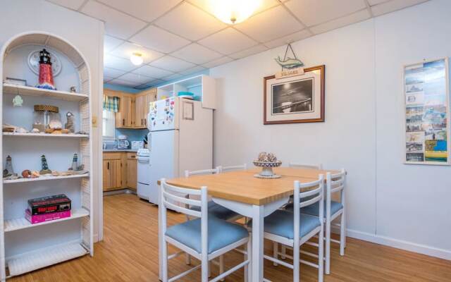 46th St Windjammer 302 1Br Condo