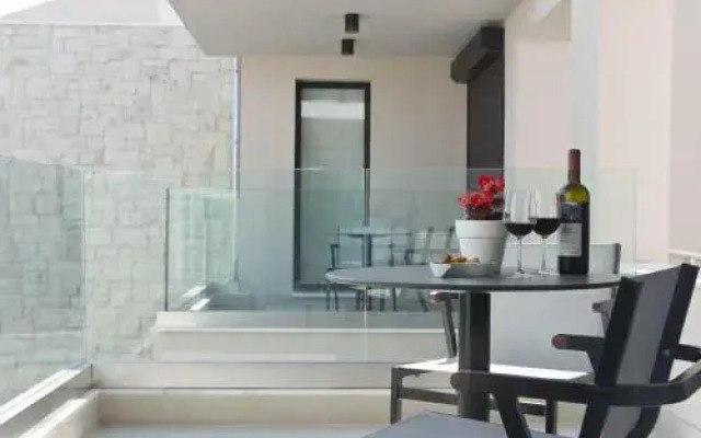 Botargo Suites