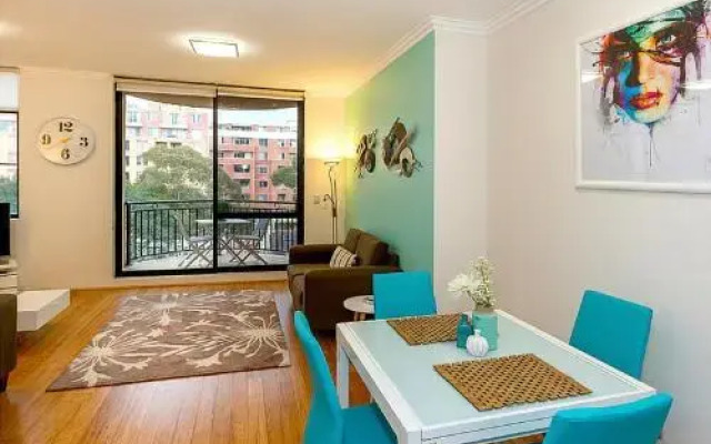 Thriving city location, dining hub