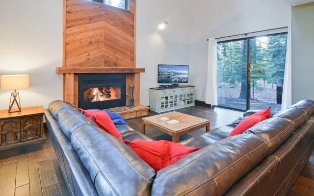Spacious Beaver Pond Northstar Home by RedAwning