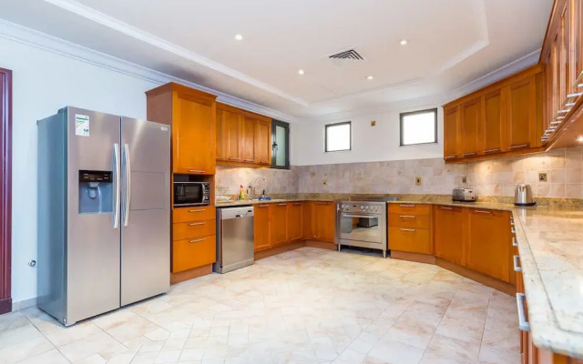 Canal Cove Villa by Deluxe Holiday Homes