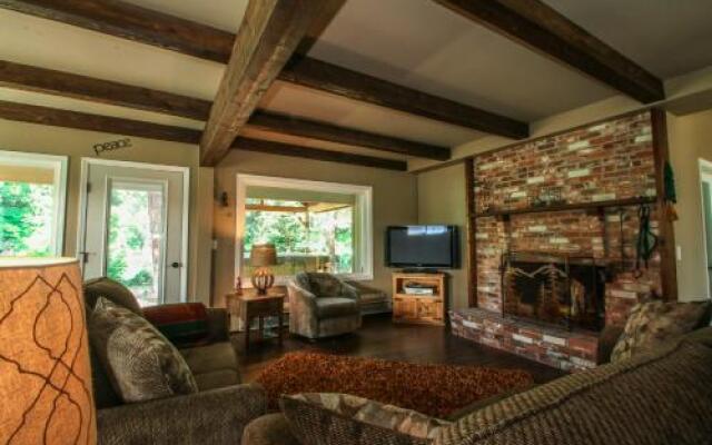 Serendipity Getaway in Shugart Flats