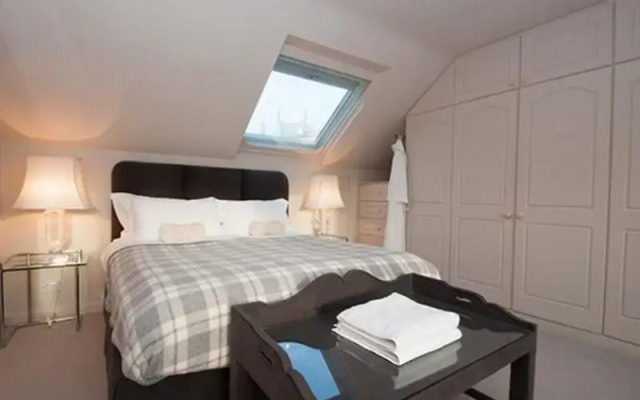 Veeve  Penthouse Putney Bridge with River Views