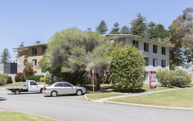 Cottesloe Beach Pines Apartment