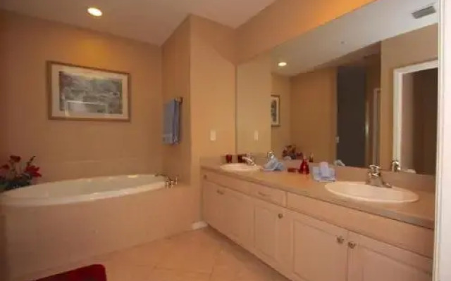 200 Harborview Grande