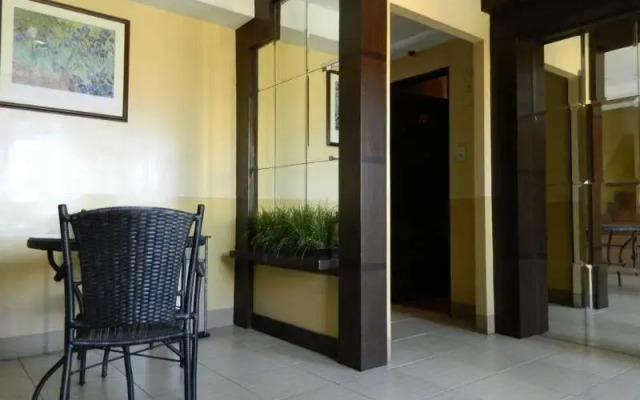 Hollywood Suites and Resort - Bancal