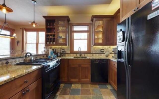 2333_red_hawk_townhms