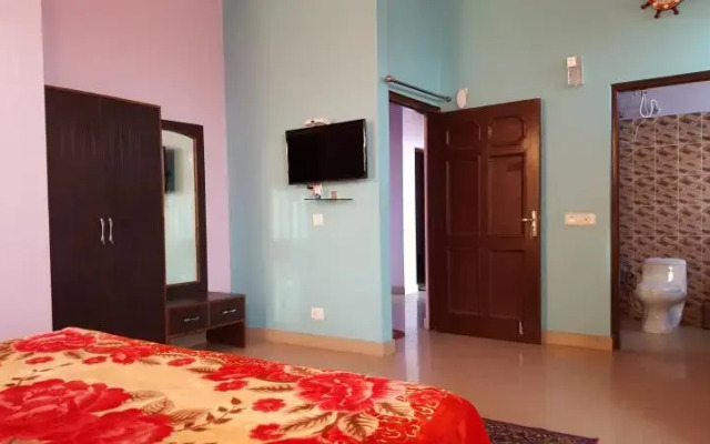 Aaa Hotel & Restaurant