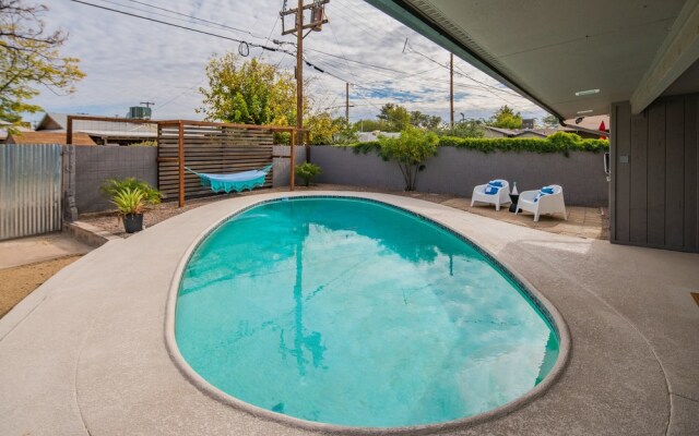 Spacious 4BR Home Pool by WanderJaunt