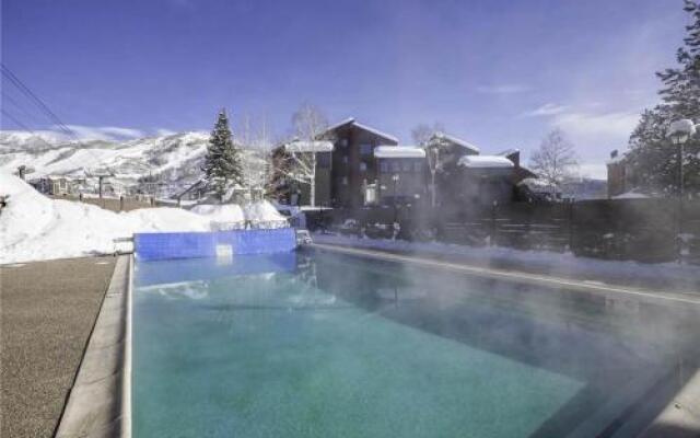 West Condominiums - W3234