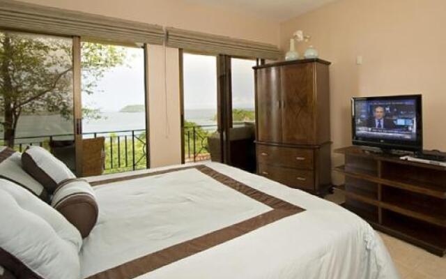 Luxury Ocean-view Flamingo Home Sleeps 10 - Walk to Beach