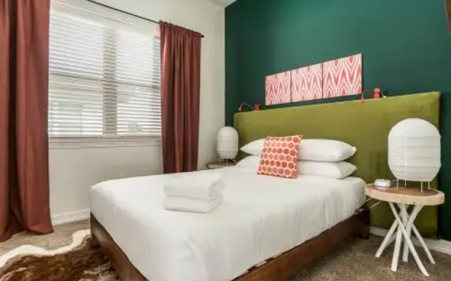 3BR Townhome UT Austin by WanderJaunt