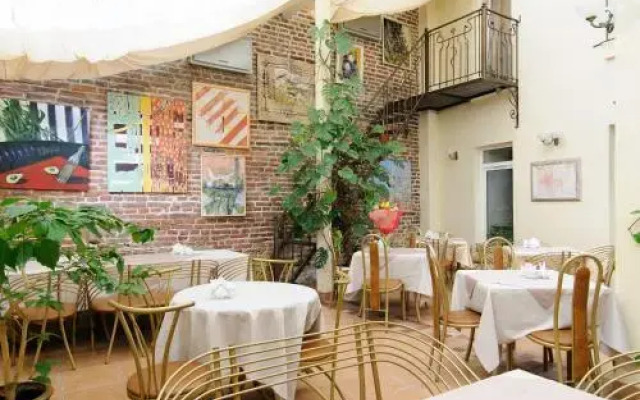 Irena Hotel