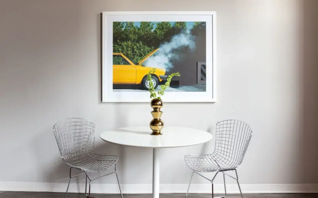 Bright South Loop Suites by Sonder