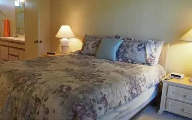 Isleta 897 *30 Day Minimum* 2 Bedroom Condo by RedAwning
