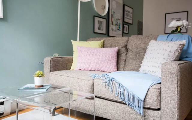 Modern Back Bay Suites by Sonder
