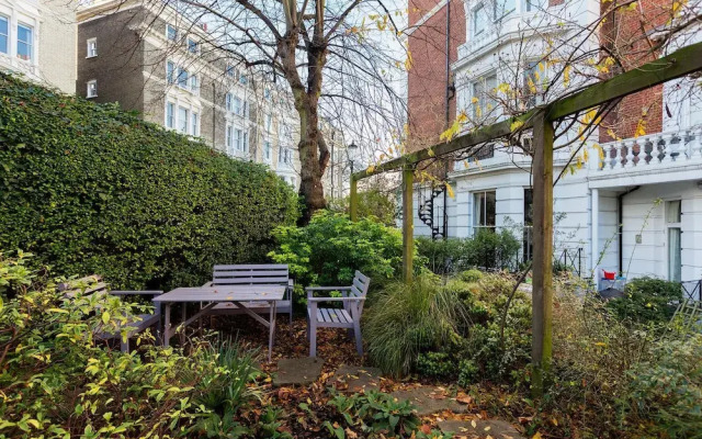 Veeve  2 Bed 2 Bath Garden Flat Stanley Crescent Notting Hill