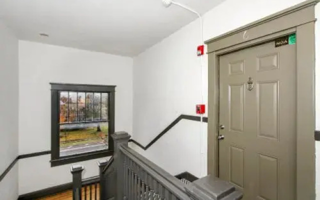 Historic Nashville Apt on Belmont Campus by RedAwning