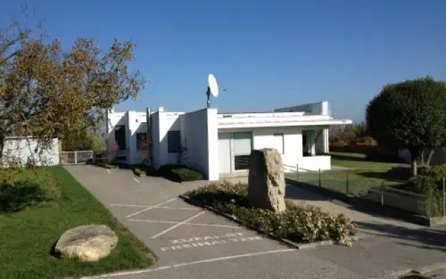 Country Lake Villa