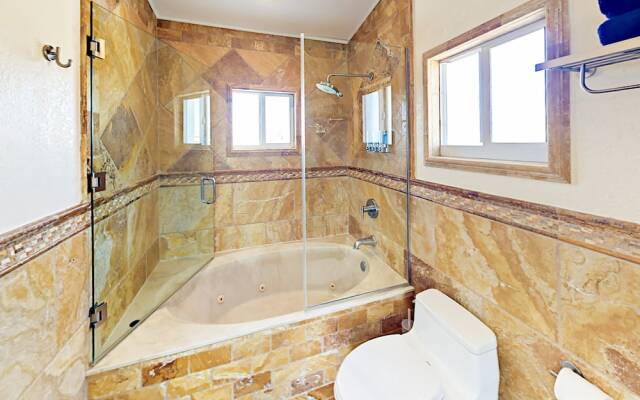 Canal-Side Getaway - 3 Br Home