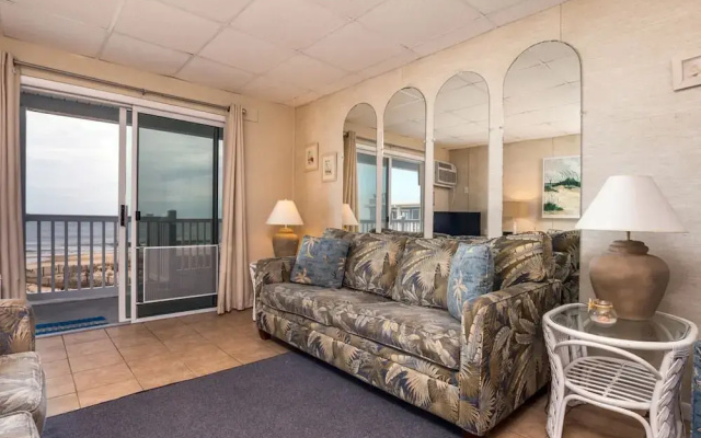 46th St Windjammer 308 1Br Condo