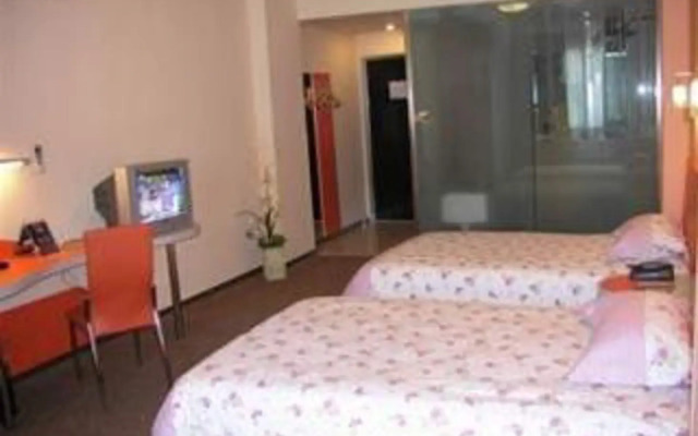 Motel 268 Shenzhen Huaqiang Hotel