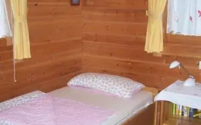 Komfortables-Ferienblockhaus-Nr-27-56-qm-bis-4-Personen-Viechtach-Jaegerpark