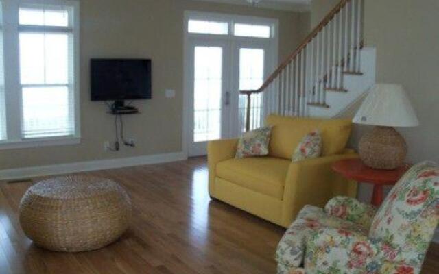 1 Fine Day 4 Bedroom Home by RedAwning