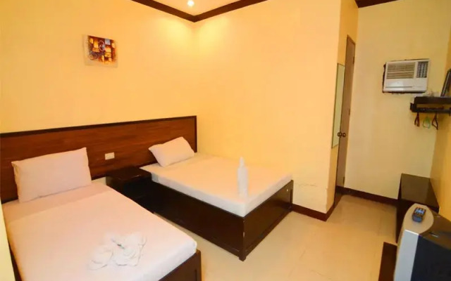 Avenue 5 Hotel