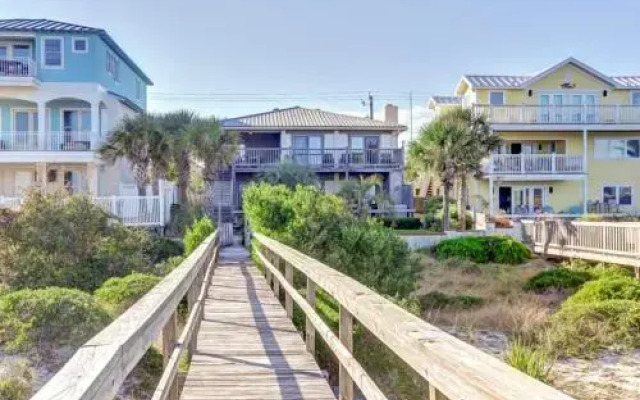 Dog Friendly Oceanfront Beach House by RedAwning
