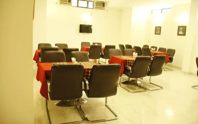 OYO Premium Near Cyber Park