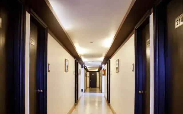 Hotel Sheela Towers