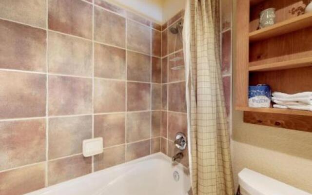 2333_red_hawk_townhms