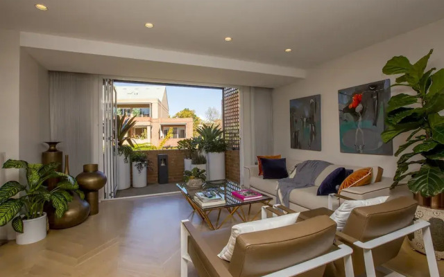 2 Bed Sydney Executive Apt Close To City