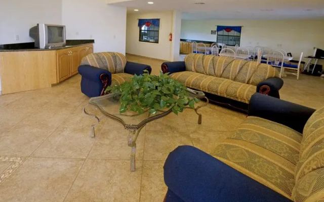 Riviera Inn & Suites