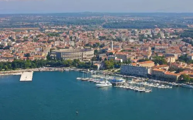 Yellow House Pula