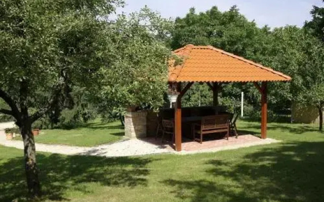 Kondics Apartmanház