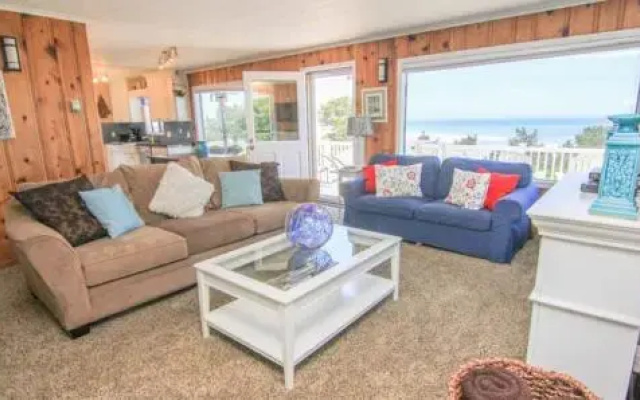 Owl Lookout - 3 Br home by RedAwning