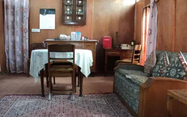Houseboat Kohisar