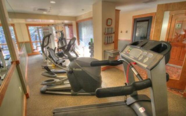 3 Bedroom Condo in River Run with Shared Pool, Hot Tubs, 100 yards to Gondola