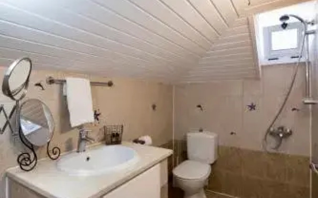 Seaview Traditional Attic