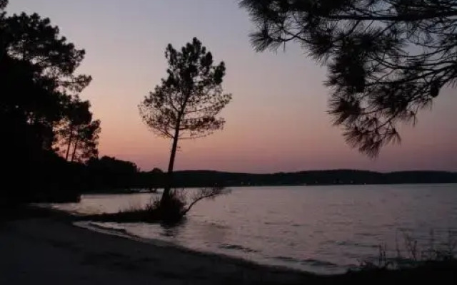 Villa Casa-Blanca, bord de Lac