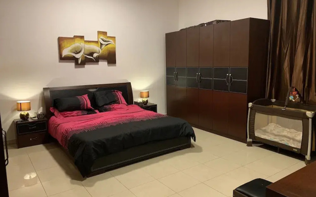 Luxury Furnished 3BR near LAKE Khalid