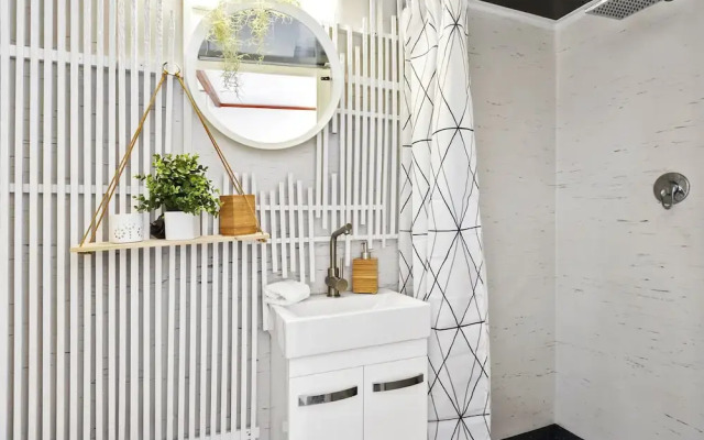 Big Tiny 6Sixteen The Banks