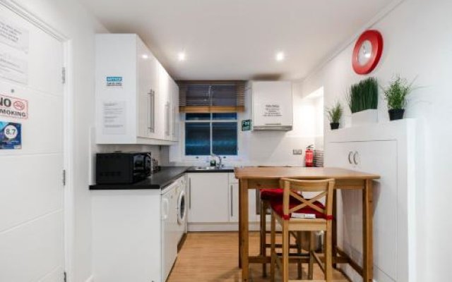 2 bedroom modern apartment on historic Marylebone Lane