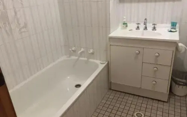 Unit 2, Ballingalla Apartments