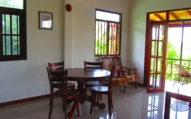 Thira Home Stay