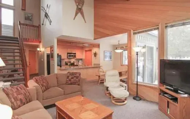 Quelah 28 - 3 Br condo by RedAwning